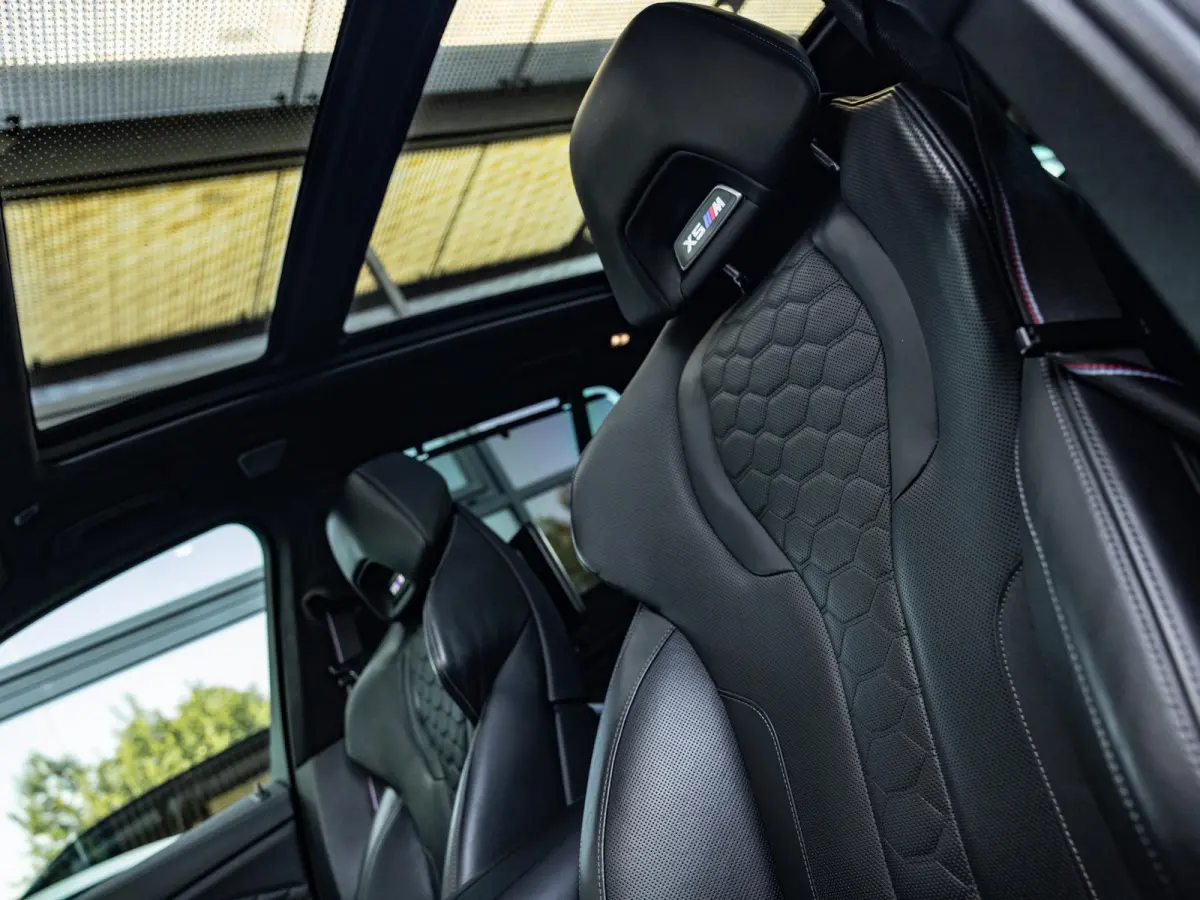 M Competition | M DRIVERS PACK | BOWERS & WILKINS | SOFTCLOSE | SKYLOUNGE PANORAMA/SCHUIF-KANTELDAK | STOELVENTILATIE | TV SCHERMEN ACHTER | NL GELEVERD | DEALER ONDERHOUDEN | CARBONZWART | 