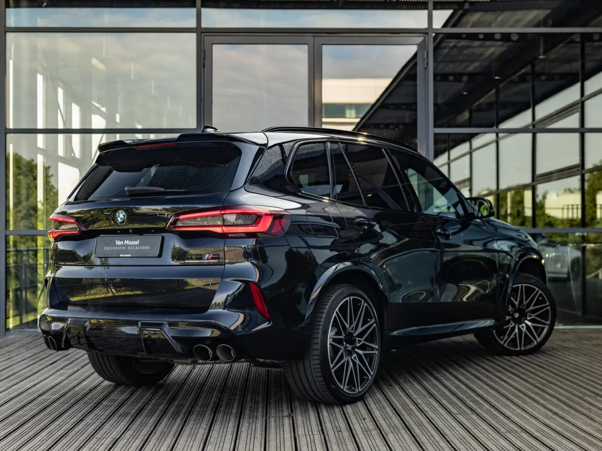 M Competition | M DRIVERS PACK | BOWERS & WILKINS | SOFTCLOSE | SKYLOUNGE PANORAMA/SCHUIF-KANTELDAK | STOELVENTILATIE | TV SCHERMEN ACHTER | NL GELEVERD | DEALER ONDERHOUDEN | CARBONZWART | 