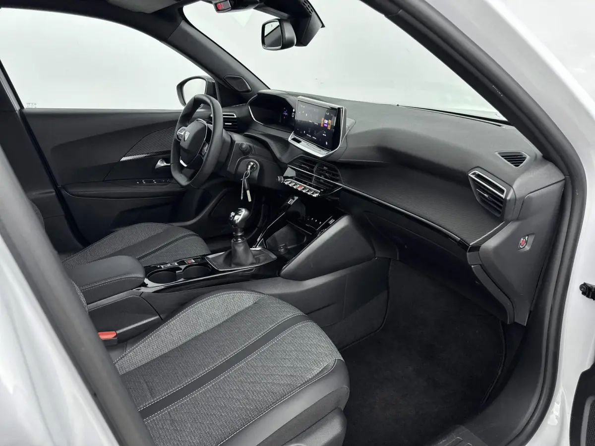 1.2 100pk Allure | Digitale cockpit | Climate control | Parkeersensoren | Lichtmetalen velgen | Apple CarPlay/Android Auto |