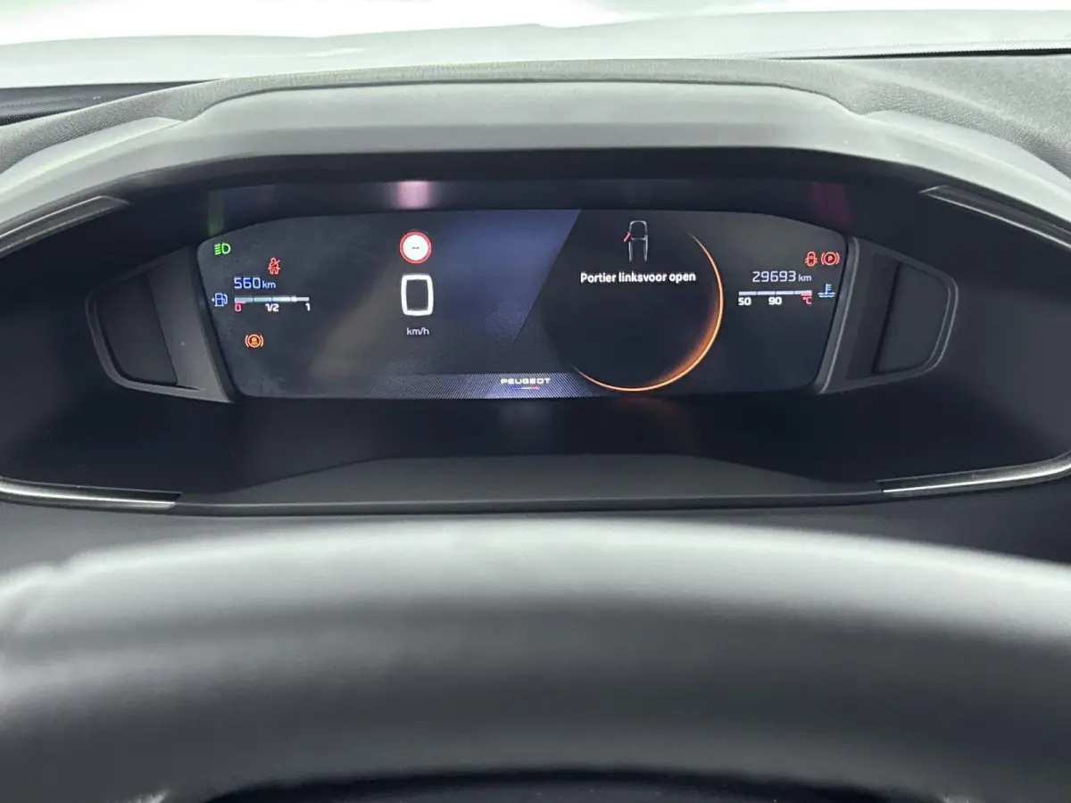 1.2 100pk Allure | Digitale cockpit | Climate control | Parkeersensoren | Lichtmetalen velgen | Apple CarPlay/Android Auto |