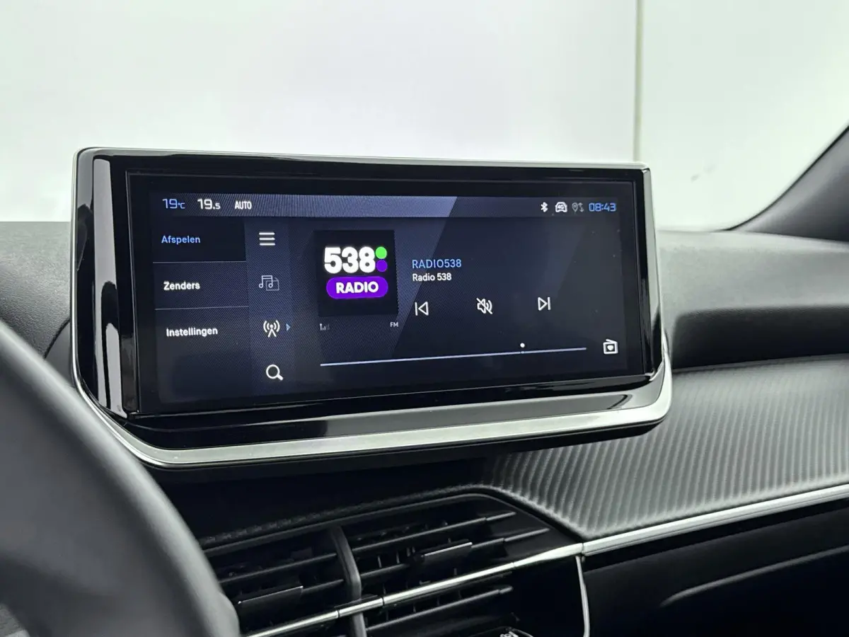 1.2 100pk Allure | Digitale cockpit | Climate control | Parkeersensoren | Lichtmetalen velgen | Apple CarPlay/Android Auto |