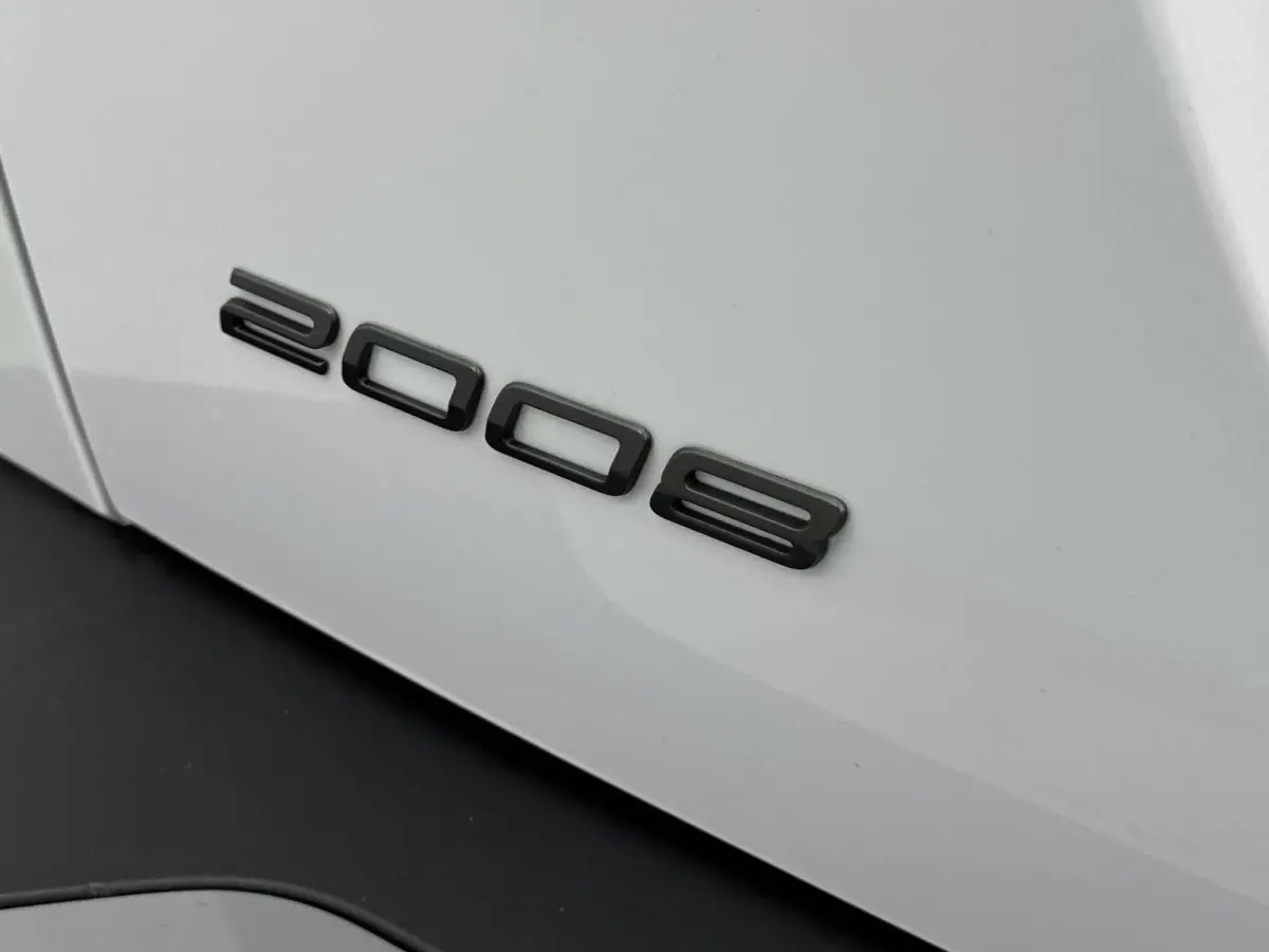 1.2 100pk Allure | Digitale cockpit | Climate control | Parkeersensoren | Lichtmetalen velgen | Apple CarPlay/Android Auto |