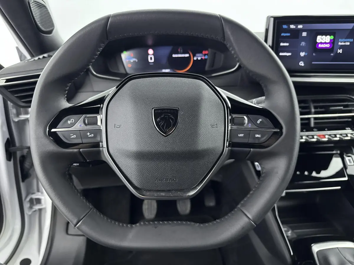 1.2 100pk Allure | Digitale cockpit | Climate control | Parkeersensoren | Lichtmetalen velgen | Apple CarPlay/Android Auto |