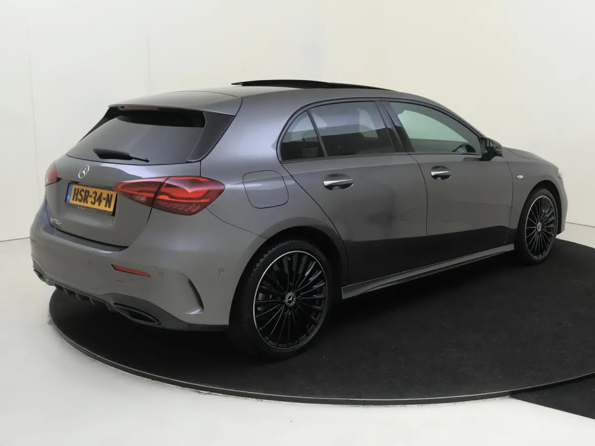 250 e Business Solution AMG Panoramadak / Head-Up / 360 camera / Memory Seats / 19'' Multispaak /13.776 KM!