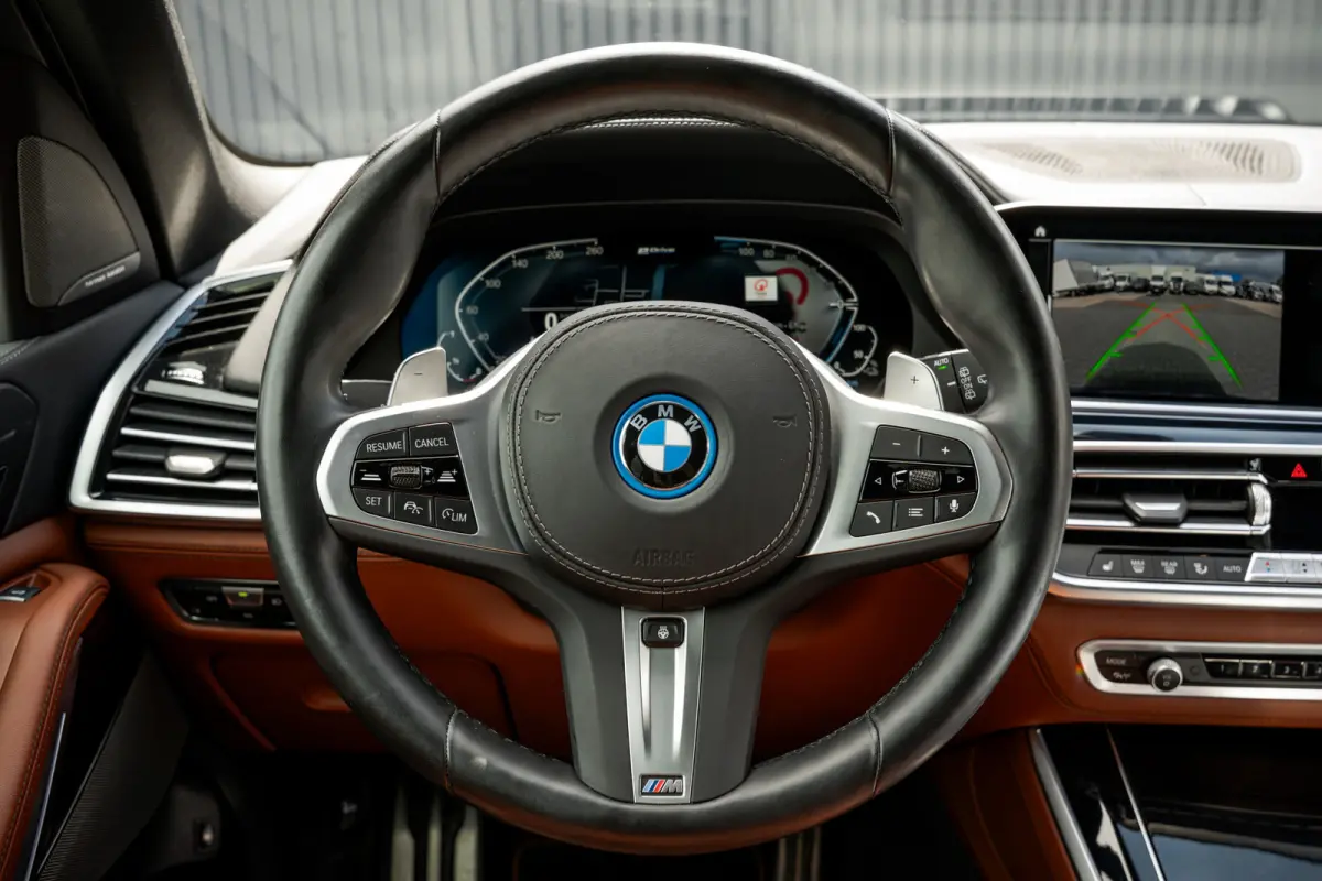 xDrive 45e High Executive | M sport | Panoramadak | 22" LMV | Laserlight | Memory Seats | Harman Kardon | Camera | Carplay | Cognac Leder