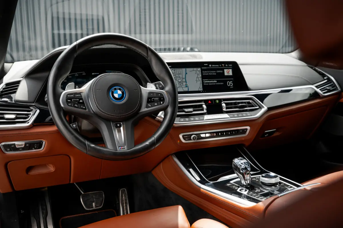 xDrive 45e High Executive | M sport | Panoramadak | 22" LMV | Laserlight | Memory Seats | Harman Kardon | Camera | Carplay | Cognac Leder