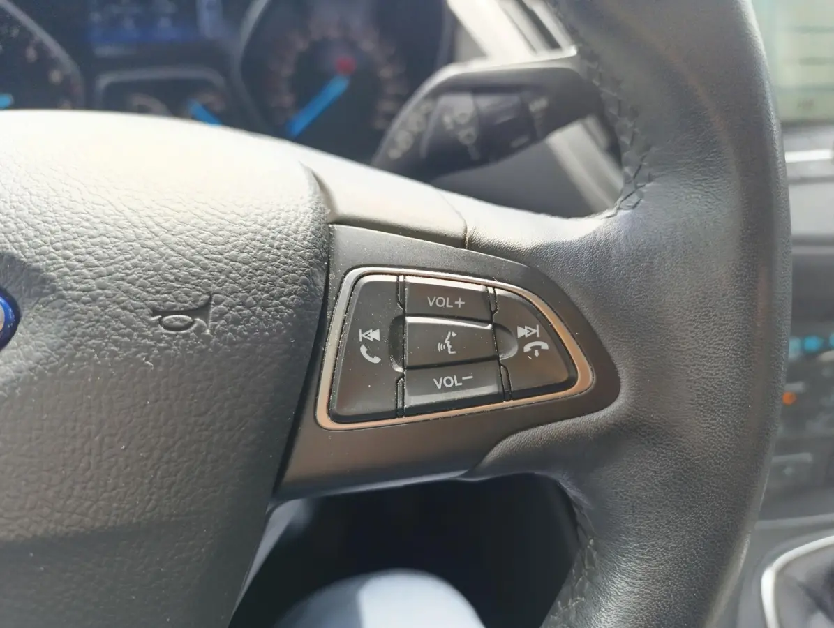 1.5 EcoBoost Titanium | Stoel/stuur voorruitverwarming | Camera | Trekhaak | PDC V+A | Dealeronderhouden
