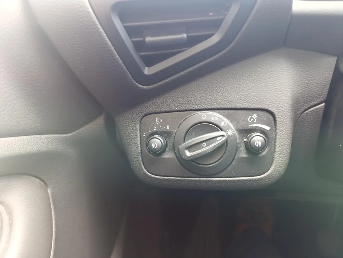 1.5 EcoBoost Titanium | Stoel/stuur voorruitverwarming | Camera | Trekhaak | PDC V+A | Dealeronderhouden