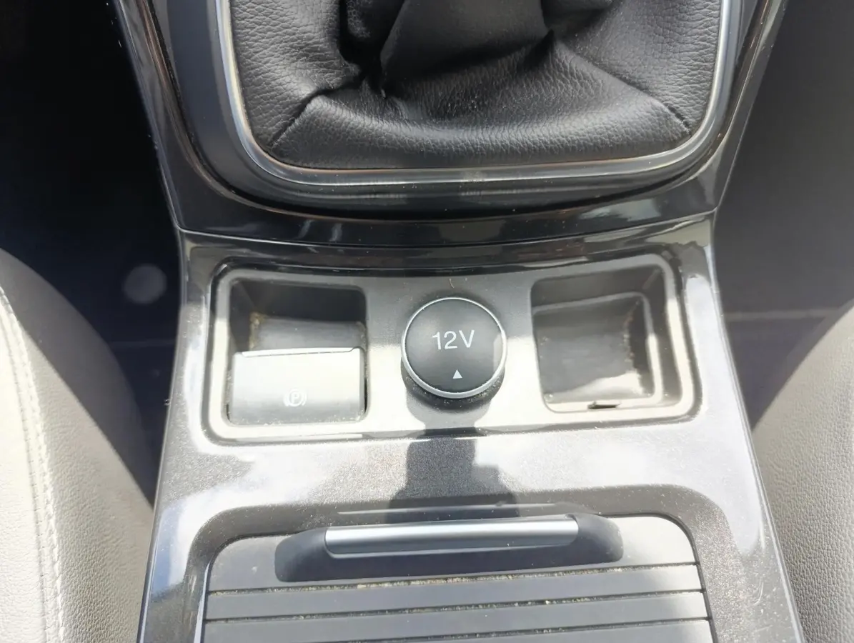 1.5 EcoBoost Titanium | Stoel/stuur voorruitverwarming | Camera | Trekhaak | PDC V+A | Dealeronderhouden