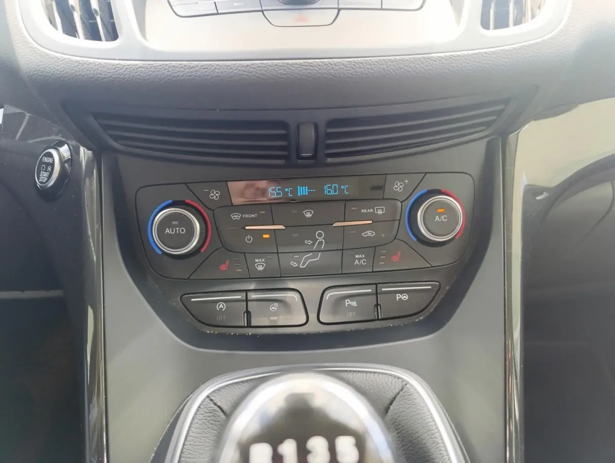 1.5 EcoBoost Titanium | Stoel/stuur voorruitverwarming | Camera | Trekhaak | PDC V+A | Dealeronderhouden