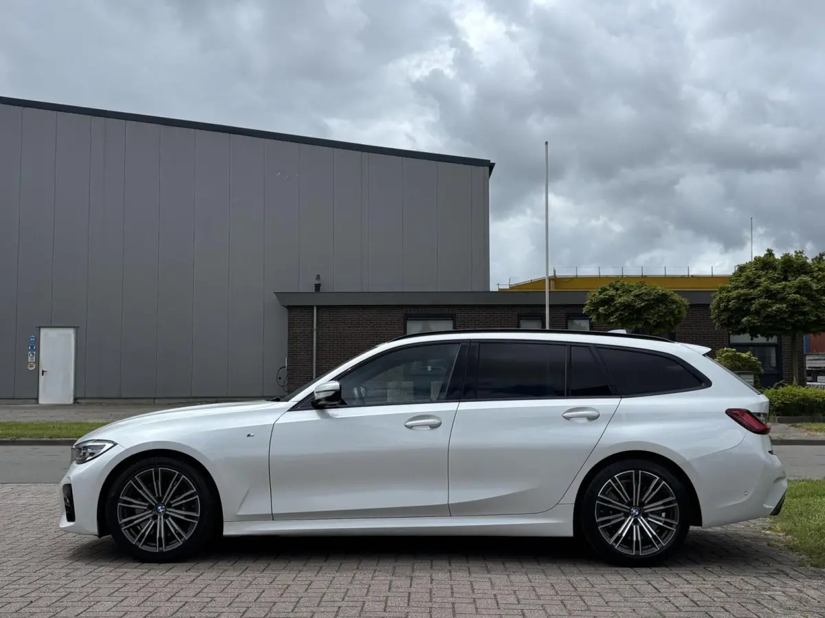 330i Introduction Executive Edition parelmoer