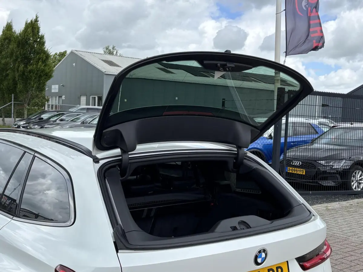 330i Introduction Executive Edition parelmoer