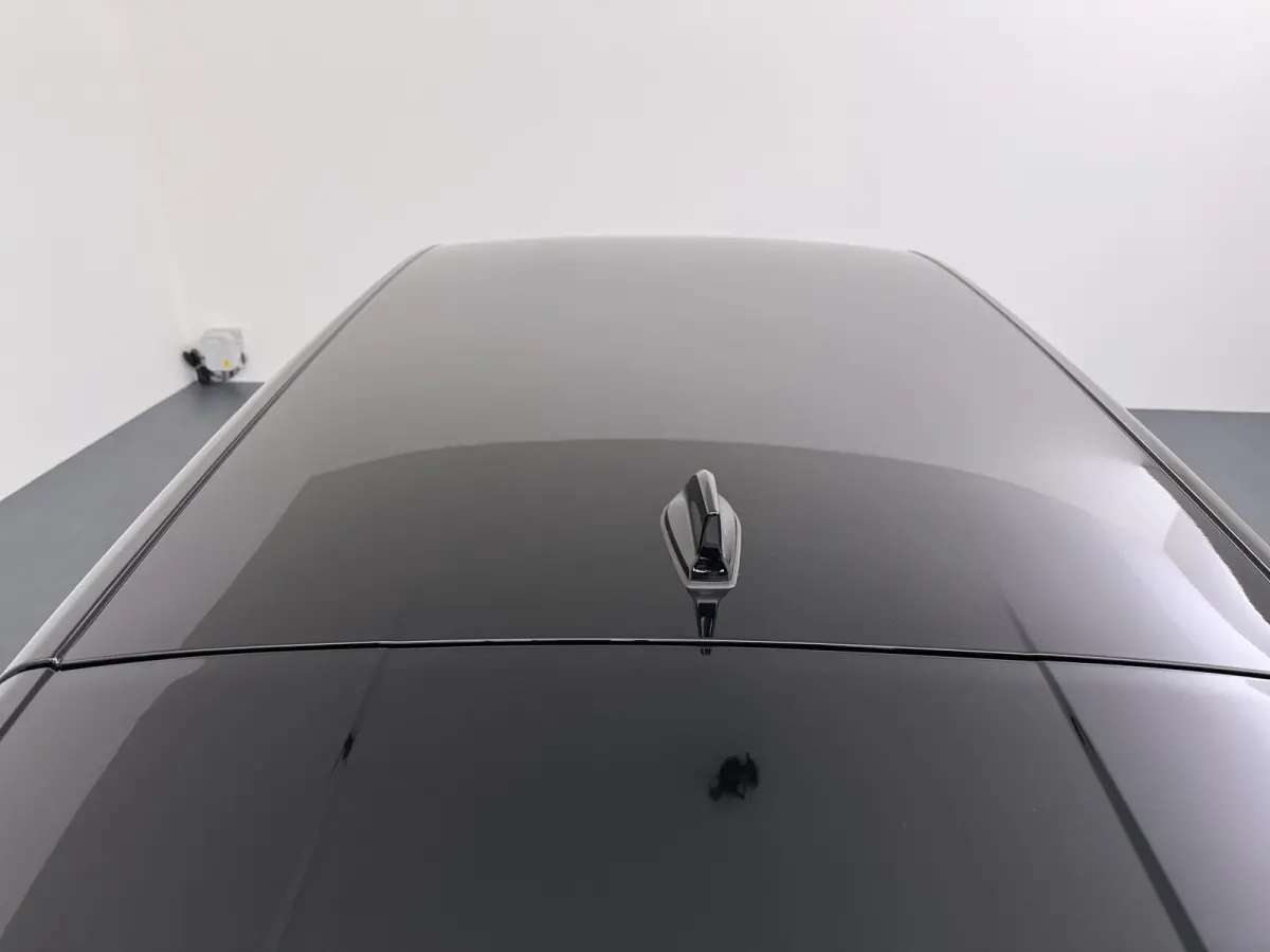 1.8 HEV First Edition | €3.000 Korting | Google Built-in NAVI | Around View Monitor | Elektrische achterklep met hands-free functie | 19-Inch lichtmetalen velgen | Verwarmbare voorstoelen 