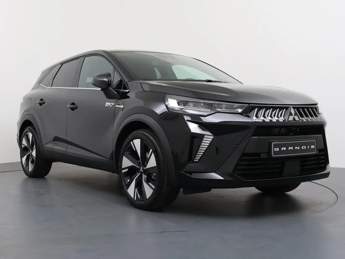 1.8 HEV First Edition | €3.000 Korting | Google Built-in NAVI | Around View Monitor | Elektrische achterklep met hands-free functie | 19-Inch lichtmetalen velgen | Verwarmbare voorstoelen 