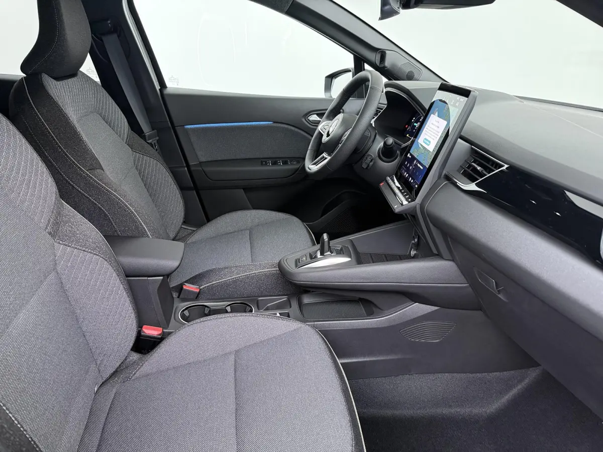 1.8 HEV First Edition | €3.000 Korting | Google Built-in NAVI | Around View Monitor | Elektrische achterklep met hands-free functie | 19-Inch lichtmetalen velgen | Verwarmbare voorstoelen 