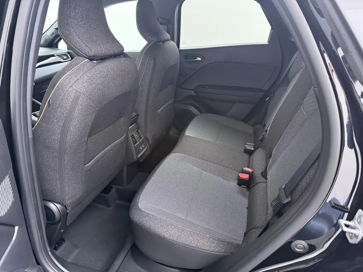 1.8 HEV First Edition | €3.000 Korting | Google Built-in NAVI | Around View Monitor | Elektrische achterklep met hands-free functie | 19-Inch lichtmetalen velgen | Verwarmbare voorstoelen 