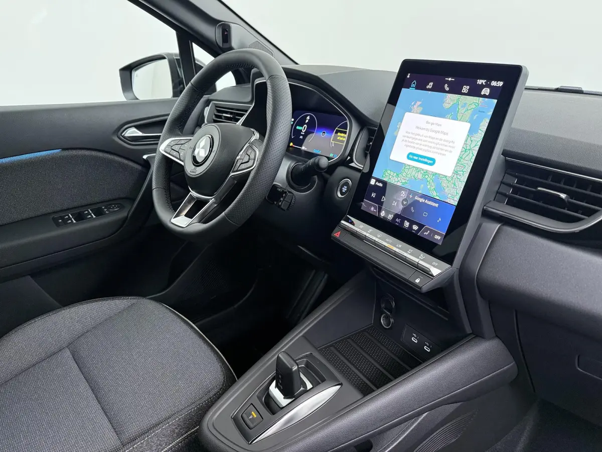 1.8 HEV First Edition | €3.000 Korting | Google Built-in NAVI | Around View Monitor | Elektrische achterklep met hands-free functie | 19-Inch lichtmetalen velgen | Verwarmbare voorstoelen 