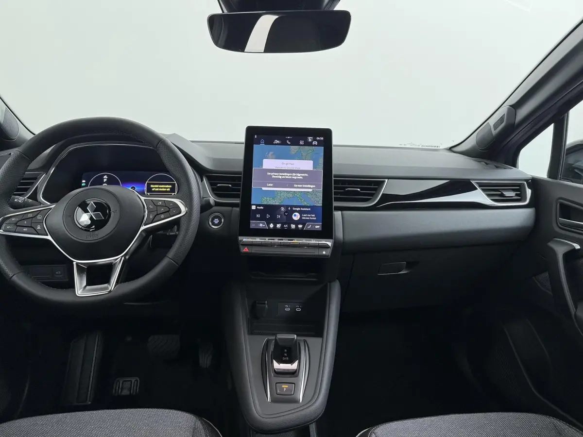 1.8 HEV First Edition | €3.000 Korting | Google Built-in NAVI | Around View Monitor | Elektrische achterklep met hands-free functie | 19-Inch lichtmetalen velgen | Verwarmbare voorstoelen 