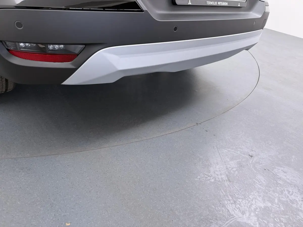 1.8 HEV First Edition | €3.000 Korting | Google Built-in NAVI | Around View Monitor | Elektrische achterklep met hands-free functie | 19-Inch lichtmetalen velgen | Verwarmbare voorstoelen 