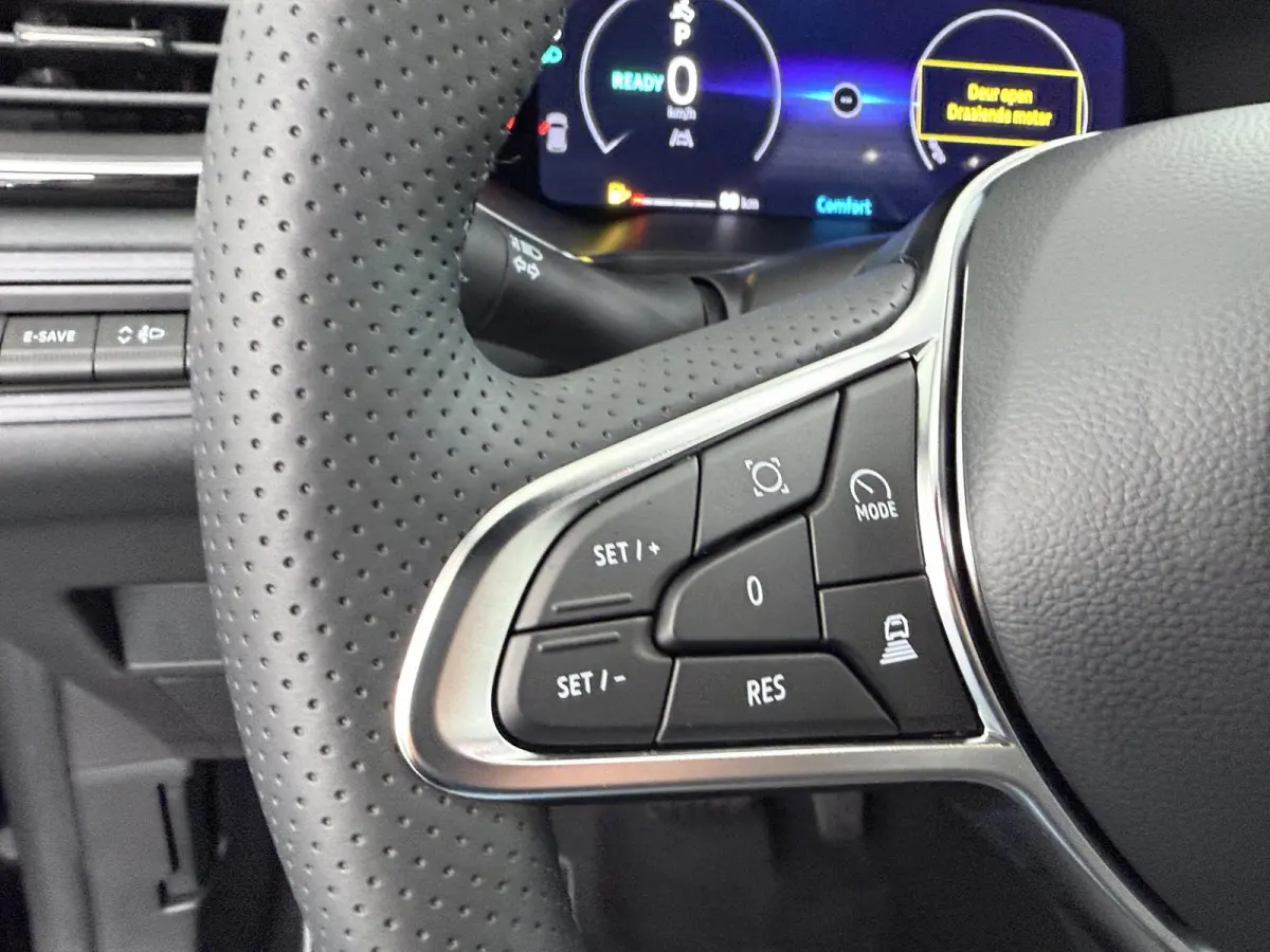 1.8 HEV First Edition | €3.000 Korting | Google Built-in NAVI | Around View Monitor | Elektrische achterklep met hands-free functie | 19-Inch lichtmetalen velgen | Verwarmbare voorstoelen 
