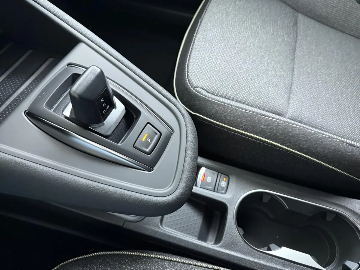 1.8 HEV First Edition | €3.000 Korting | Google Built-in NAVI | Around View Monitor | Elektrische achterklep met hands-free functie | 19-Inch lichtmetalen velgen | Verwarmbare voorstoelen 