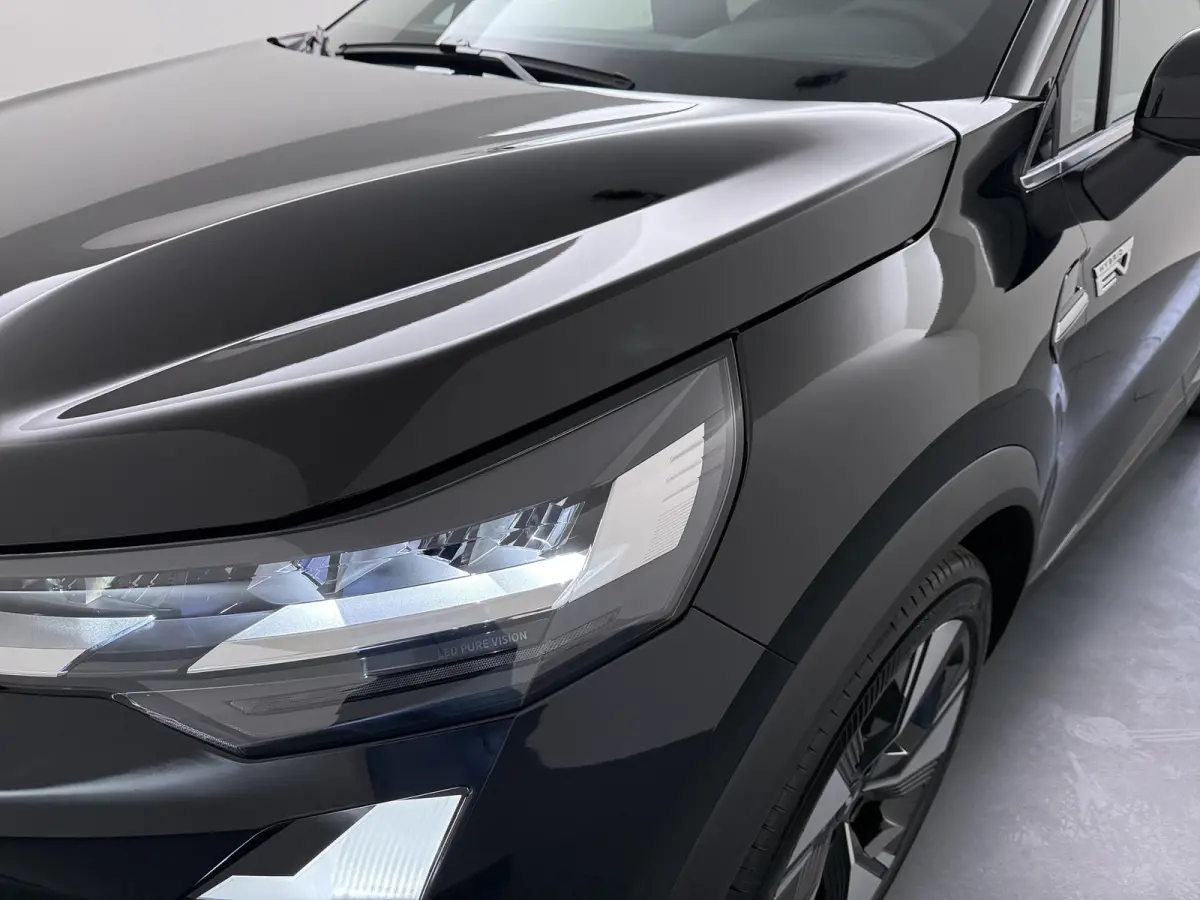 1.8 HEV First Edition | €3.000 Korting | Google Built-in NAVI | Around View Monitor | Elektrische achterklep met hands-free functie | 19-Inch lichtmetalen velgen | Verwarmbare voorstoelen 