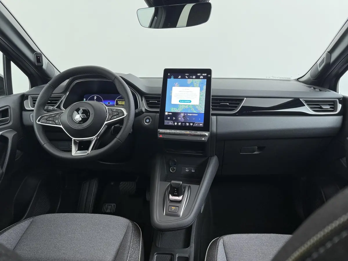 1.8 HEV First Edition | €3.000 Korting | Google Built-in NAVI | Around View Monitor | Elektrische achterklep met hands-free functie | 19-Inch lichtmetalen velgen | Verwarmbare voorstoelen 