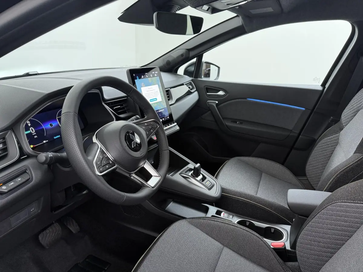 1.8 HEV First Edition | €3.000 Korting | Google Built-in NAVI | Around View Monitor | Elektrische achterklep met hands-free functie | 19-Inch lichtmetalen velgen | Verwarmbare voorstoelen 