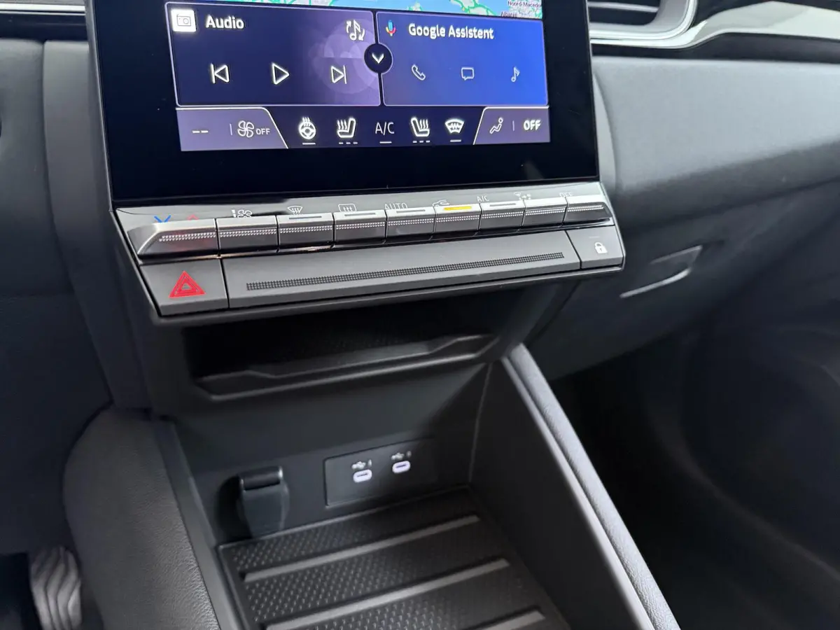 1.8 HEV First Edition | €3.000 Korting | Google Built-in NAVI | Around View Monitor | Elektrische achterklep met hands-free functie | 19-Inch lichtmetalen velgen | Verwarmbare voorstoelen 