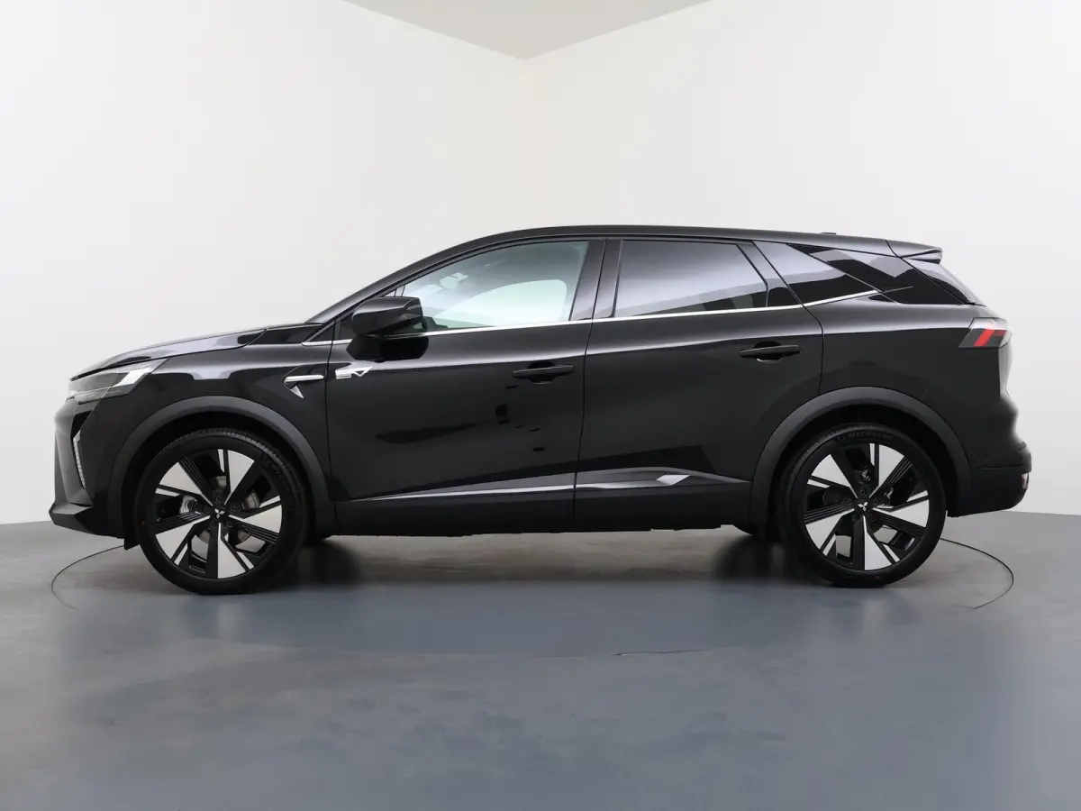 1.8 HEV First Edition | €3.000 Korting | Google Built-in NAVI | Around View Monitor | Elektrische achterklep met hands-free functie | 19-Inch lichtmetalen velgen | Verwarmbare voorstoelen 