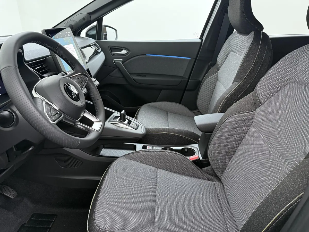 1.8 HEV First Edition | €3.000 Korting | Google Built-in NAVI | Around View Monitor | Elektrische achterklep met hands-free functie | 19-Inch lichtmetalen velgen | Verwarmbare voorstoelen 