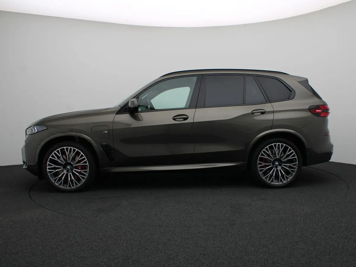 xDrive50e M Sportpakket Pro | Travel Pack | Innovation Pack | Comfort Plus Pack | Exclusive Pack | Soft Close | Trekhaak | Panoramadak | Comfortstoelen | Driving Assistant Professional | Har