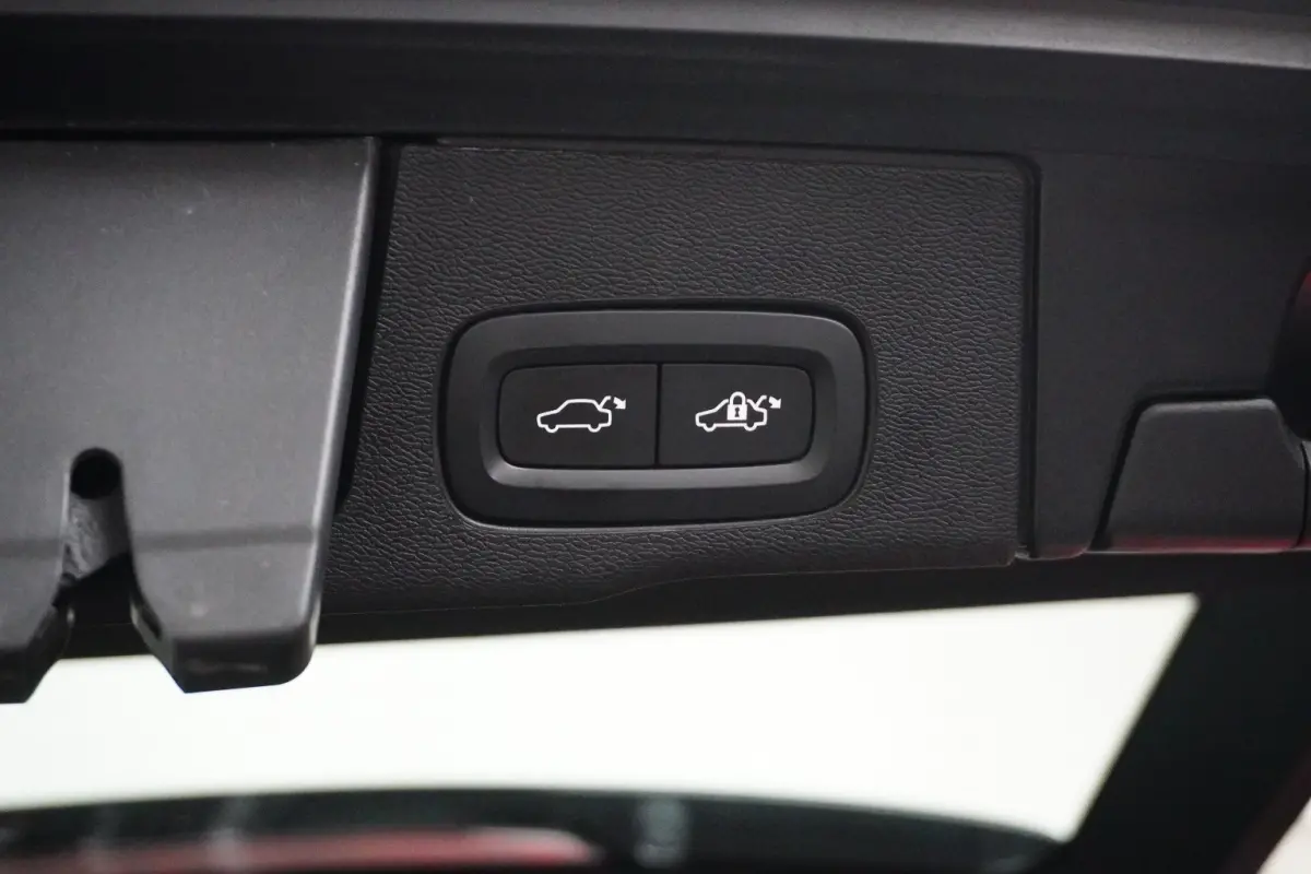 2.0 T6 Plug-in hybrid AWD Ultimate Bright | Luchtvering | Panoramadak | Harman/Kardon | 360 Camera | Pilot Assist