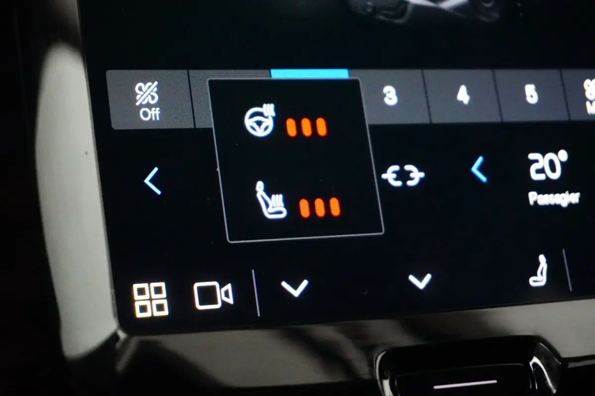 2.0 T6 Plug-in hybrid AWD Ultimate Bright | Luchtvering | Panoramadak | Harman/Kardon | 360 Camera | Pilot Assist