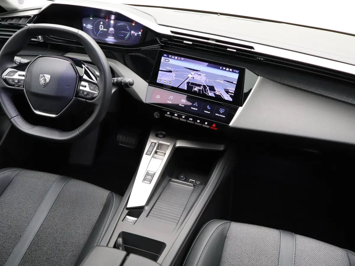 Allure EV 54 kWh | SOH 93% | Stoelverwarming | Stuurverwarming | Navigatie | Verwamde Voorruit | Camera | Parkeersensoren Voor en Achter | 18" Lichtmetalen Velgen | Keyless