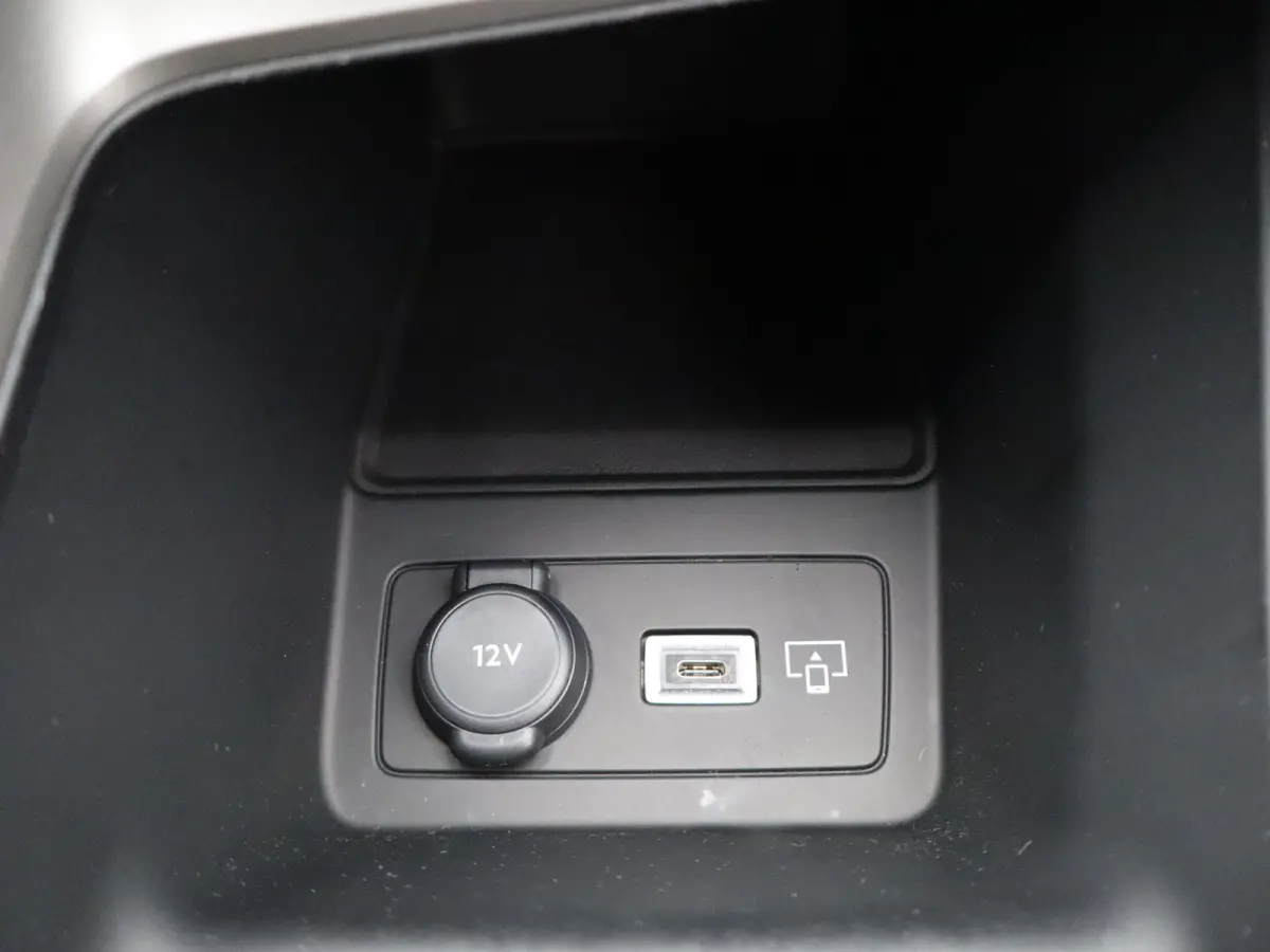 Allure EV 54 kWh | SOH 93% | Stoelverwarming | Stuurverwarming | Navigatie | Verwamde Voorruit | Camera | Parkeersensoren Voor en Achter | 18" Lichtmetalen Velgen | Keyless