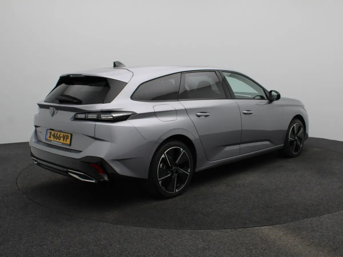 Allure EV 54 kWh | SOH 93% | Stoelverwarming | Stuurverwarming | Navigatie | Verwamde Voorruit | Camera | Parkeersensoren Voor en Achter | 18" Lichtmetalen Velgen | Keyless