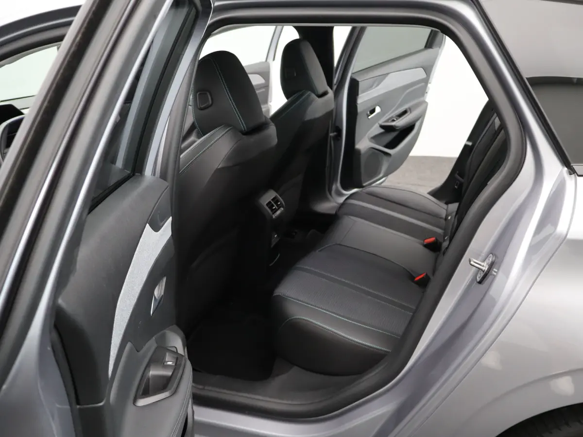 Allure EV 54 kWh | SOH 93% | Stoelverwarming | Stuurverwarming | Navigatie | Verwamde Voorruit | Camera | Parkeersensoren Voor en Achter | 18" Lichtmetalen Velgen | Keyless