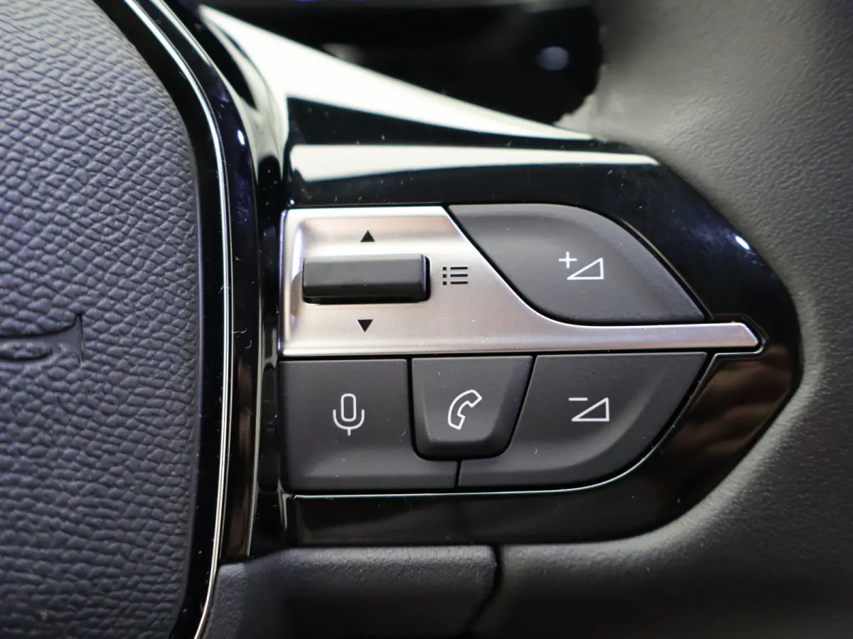 Allure EV 54 kWh | SOH 93% | Stoelverwarming | Stuurverwarming | Navigatie | Verwamde Voorruit | Camera | Parkeersensoren Voor en Achter | 18" Lichtmetalen Velgen | Keyless