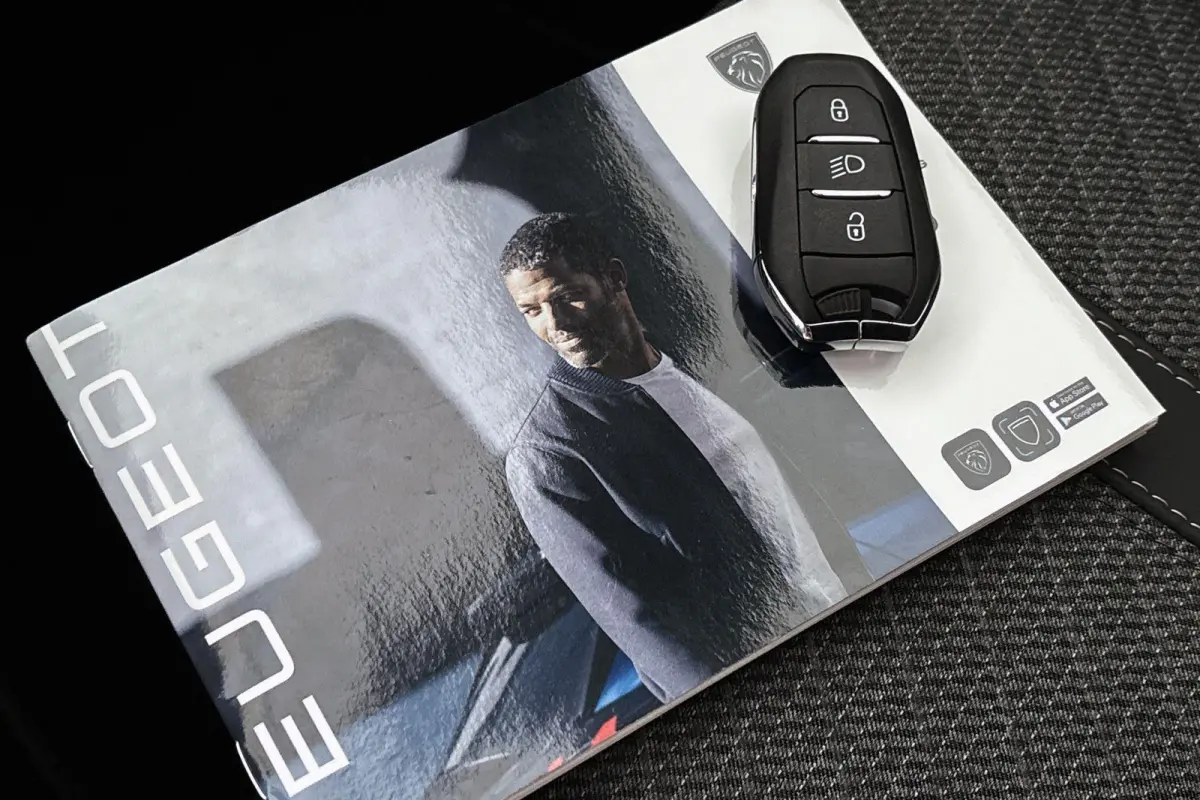 1.2 Hybrid 145 Allure Keyless Achteruitrijcamera Stoelverwarming