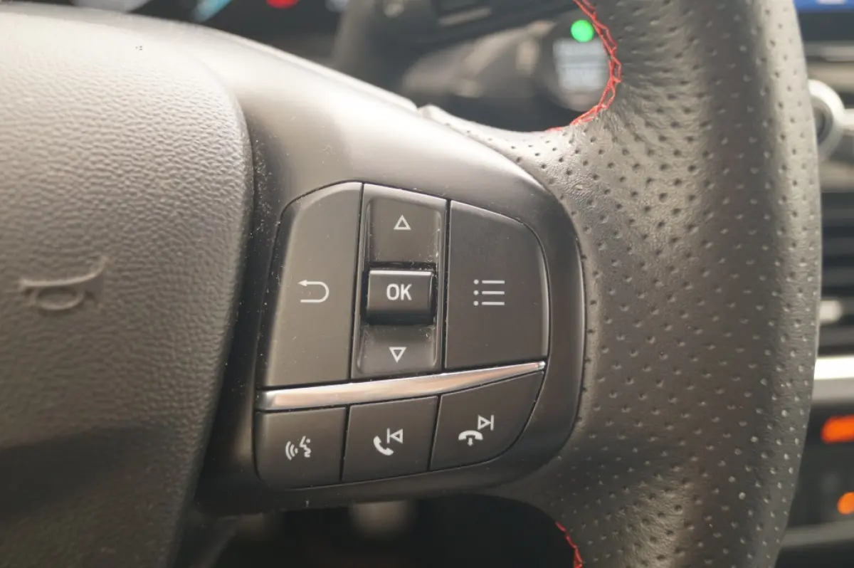 1.0 Ecoboost 124pk Hybrid ST-Line X -NAVI-PDC-B&O-