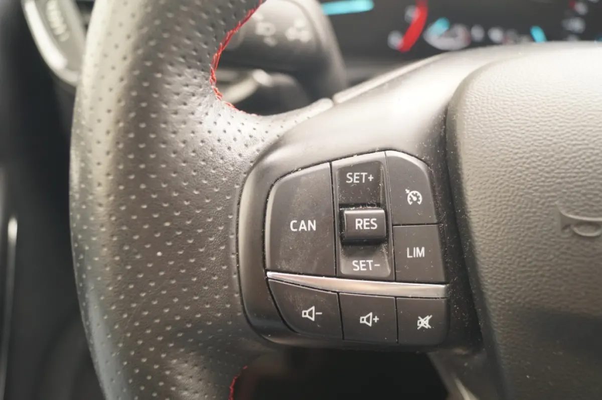 1.0 Ecoboost 124pk Hybrid ST-Line X -NAVI-PDC-B&O-