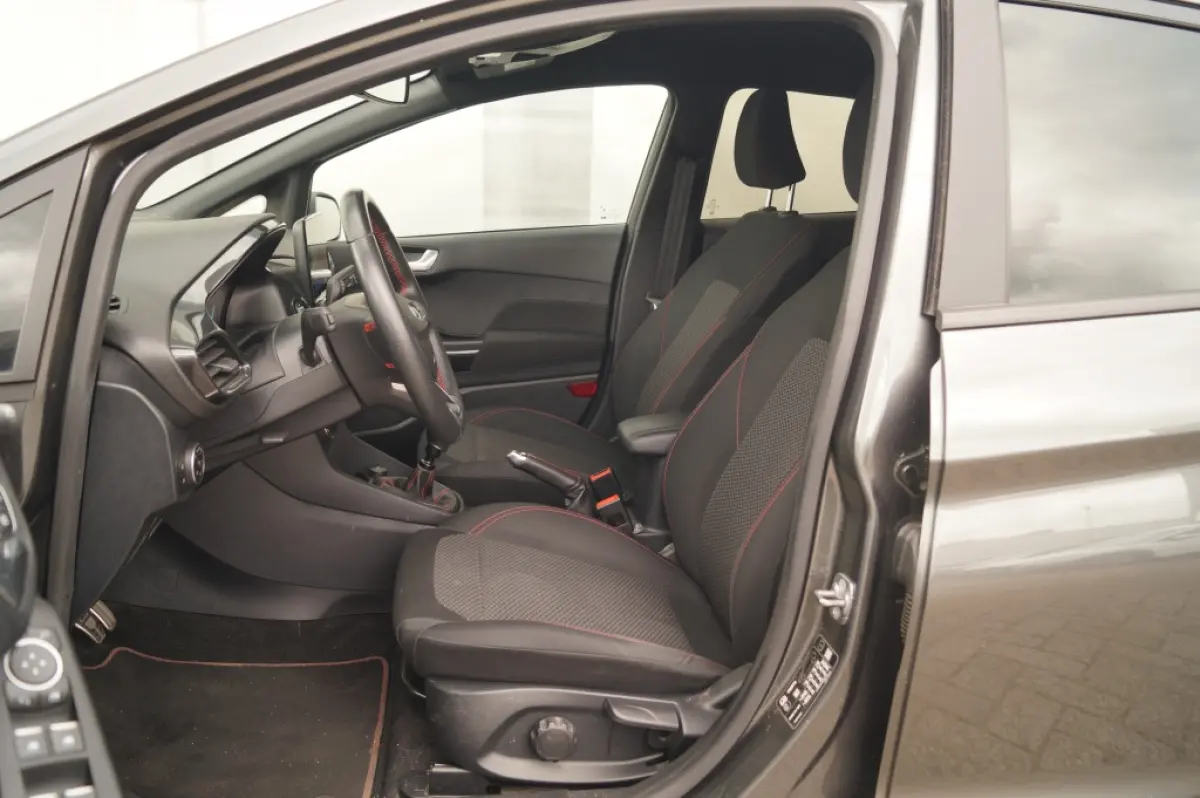 1.0 Ecoboost 124pk Hybrid ST-Line X -NAVI-PDC-B&O-