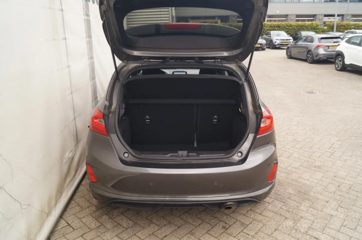 1.0 Ecoboost 124pk Hybrid ST-Line X -NAVI-PDC-B&O-