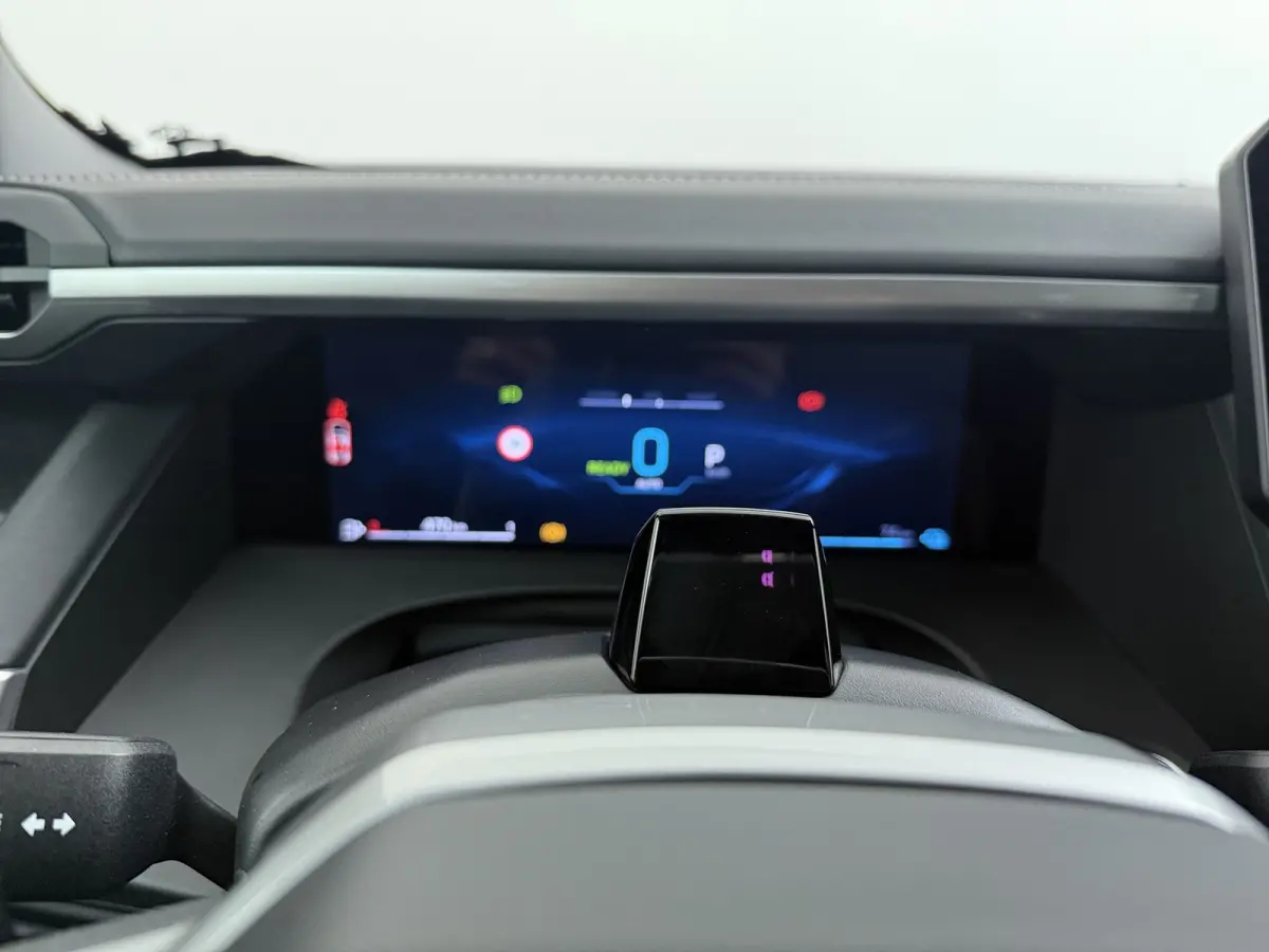 1.6 e-Hybrid Plug-In First Edition | Adaptieve cruise | Pano dak | 360* camera | Focal audio | Elek. stoelen | Leder | Stoelverwarming en massage | Carplay |