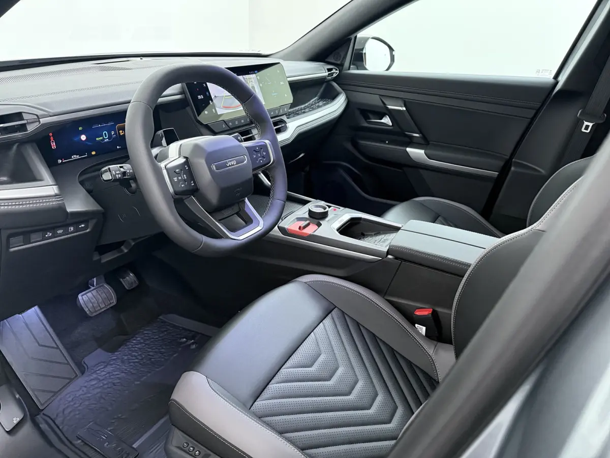 1.6 e-Hybrid Plug-In First Edition | Adaptieve cruise | Pano dak | 360* camera | Focal audio | Elek. stoelen | Leder | Stoelverwarming en massage | Carplay |