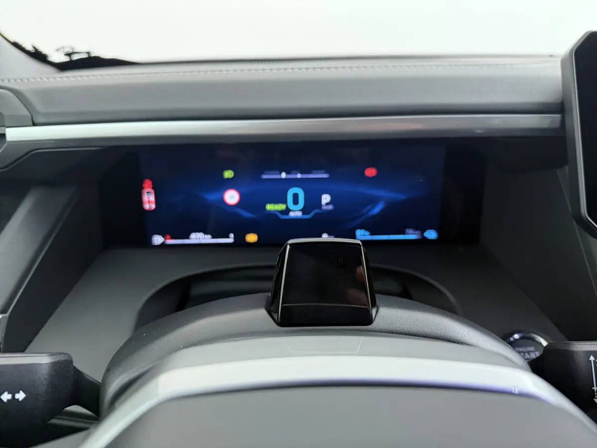 1.6 e-Hybrid Plug-In First Edition | Adaptieve cruise | Pano dak | 360* camera | Focal audio | Elek. stoelen | Leder | Stoelverwarming en massage | Carplay |