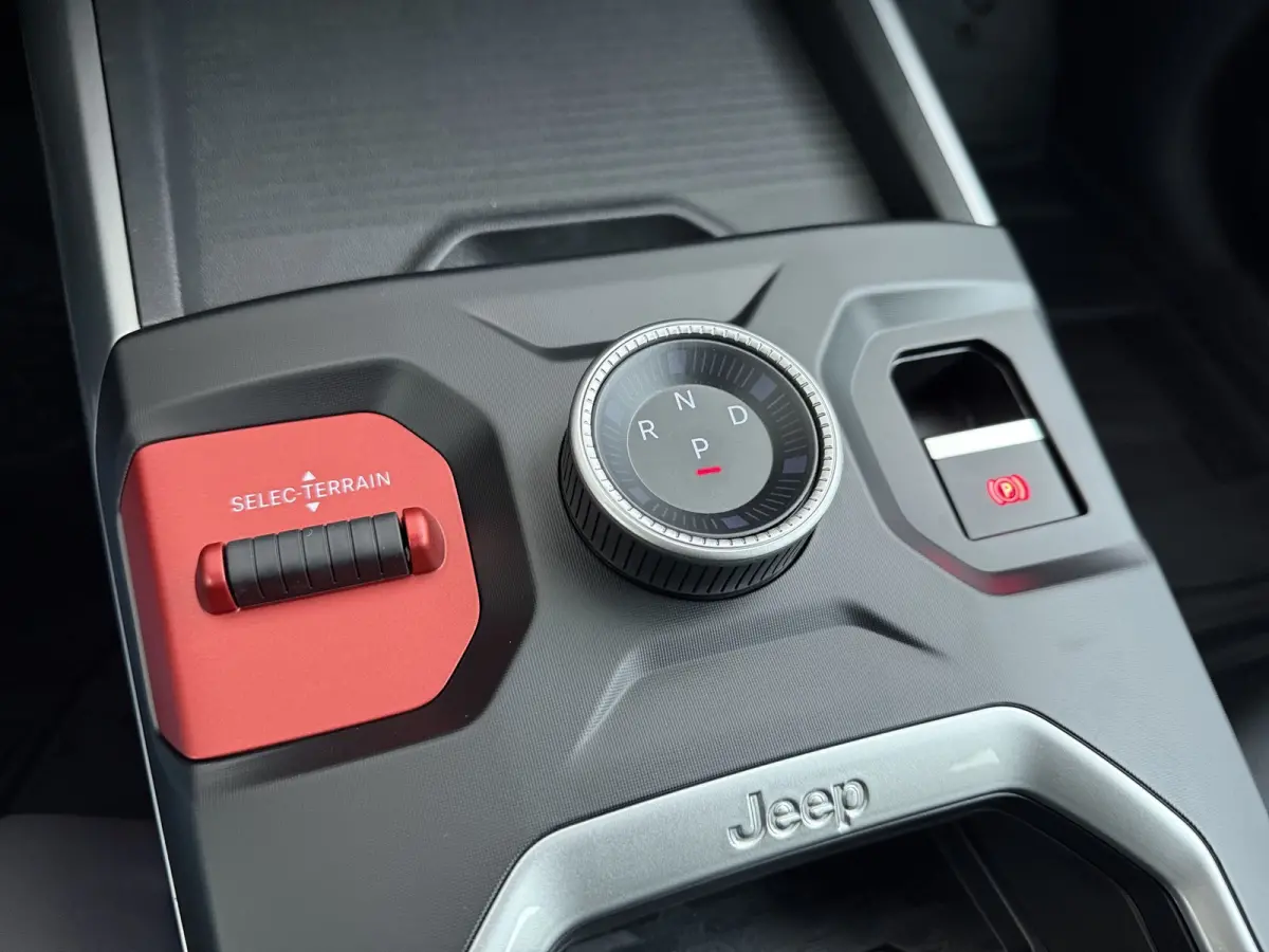 1.6 e-Hybrid Plug-In First Edition | Adaptieve cruise | Pano dak | 360* camera | Focal audio | Elek. stoelen | Leder | Stoelverwarming en massage | Carplay |