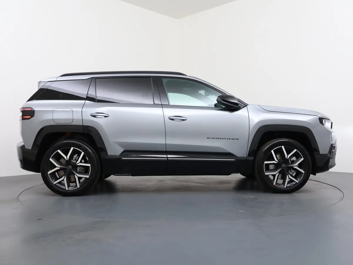 1.6 e-Hybrid Plug-In First Edition | Adaptieve cruise | Pano dak | 360* camera | Focal audio | Elek. stoelen | Leder | Stoelverwarming en massage | Carplay |