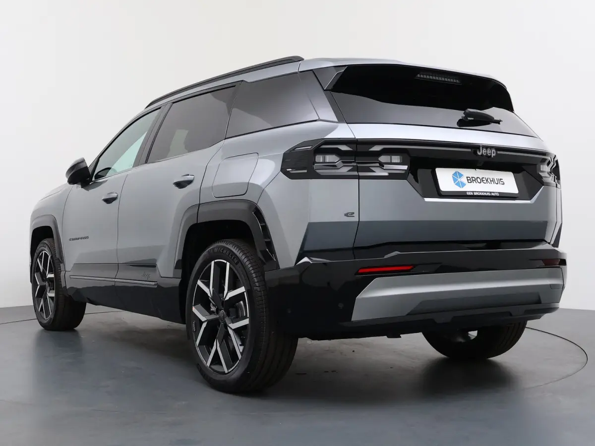 1.6 e-Hybrid Plug-In First Edition | Adaptieve cruise | Pano dak | 360* camera | Focal audio | Elek. stoelen | Leder | Stoelverwarming en massage | Carplay |
